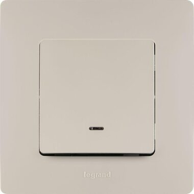 Выключатель 1-кл. СП Etika 10А IP20 250В 10AX с подсветкой/индикацией безвинтов. зажимы механизм сл. кость Leg 672303